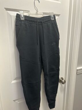 Nike Tech Black Men's Jogger Sweatpants with Drawstring